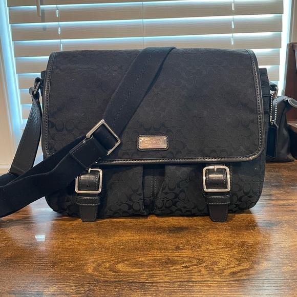Auth COACH #70283 Unisex Messenger Bag Black Signature Jacquard & Leather Trim - Picture 1 of 14